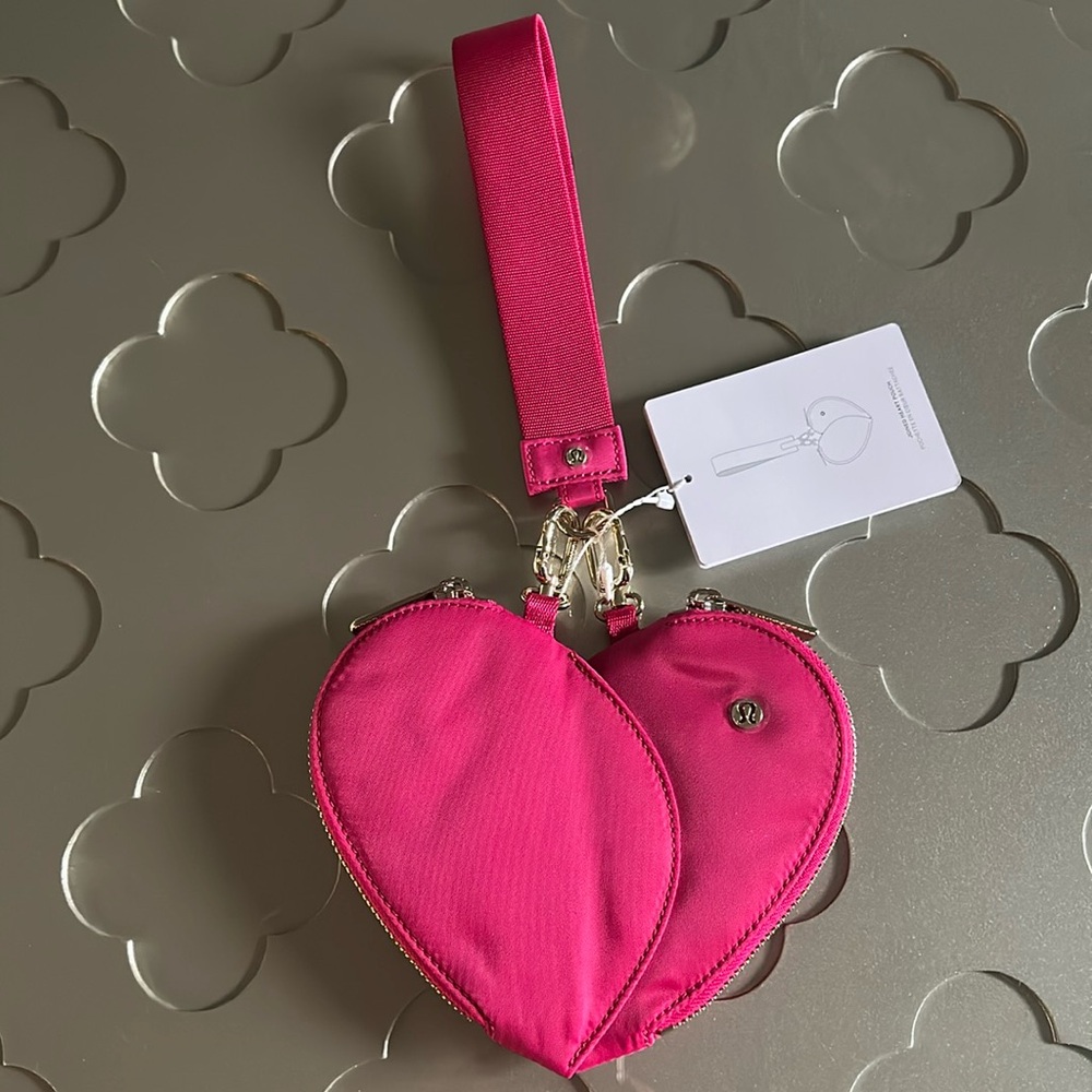 🆕 LULULEMON Dual Pouch Wristlet Heart Pink Passionate / Gold NWT - Picture 5 of 17